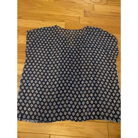 Two by Vince Camuto women's blue patterned sheer cap sleeve blouse size large - Picture 7 of 9